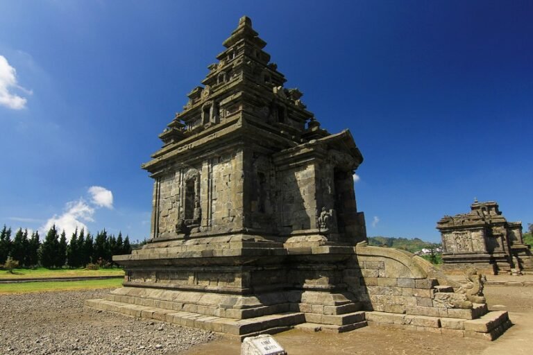 6  Seluruh arca yang ada di kompleks candi ini disimpan di Museum Kailasa untuk menghindarkan dari tindak pencurian edit 1 768x512