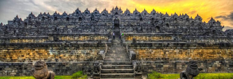 Candi Borobudur 768x263