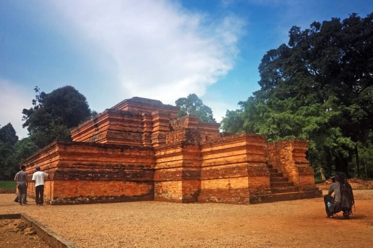 Candi Muaro Jambi tempat wisata di jambi yopie pangkey 5 768x511