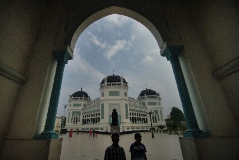 masjid raya al mashun medan sumatra utara  161121162609 931 768x514