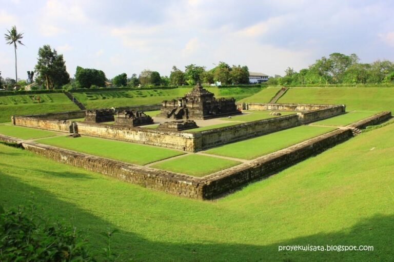 wisata candi sambisari 768x511