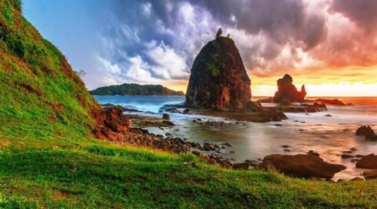 Lokasi Pantai Watu Lumbung 768x427
