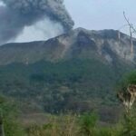 Gunung Ile Lewotolok Meletus, Penerbangan Wings Air Rute Kupang-Lewoleba-Kupang Batal