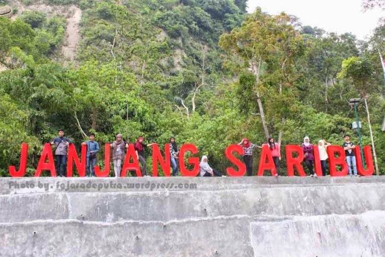 Objek Wisata Janjang Saribu Bukittinggi Sumatera Barat  768x512