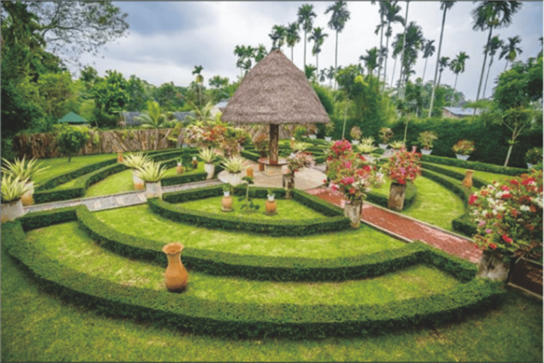 Kecantikan Taman Bunga di The Lehu Garden off marketing thelehugarden 1024x684 1 768x513 1