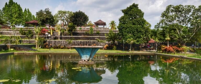 Taman Narmada Lombok 1289x540 1 768x322