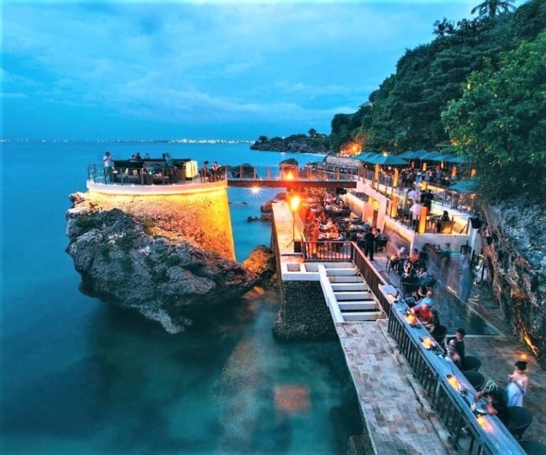 Bali Rock Bar Photo by @Wildchameleons 768x641