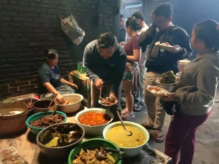 Gudeg Pawon kuliner jogja 768x576