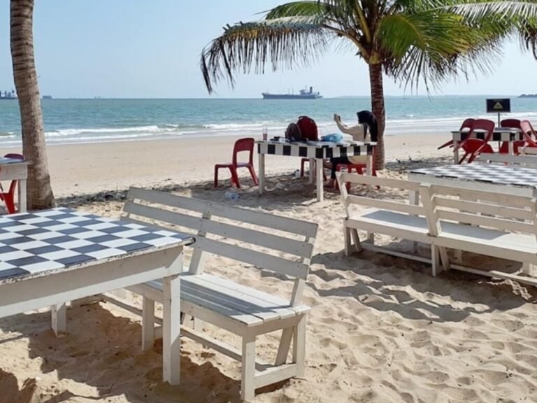 Pantai Kemala dengan dekorasi Bali e1608008217323 768x576