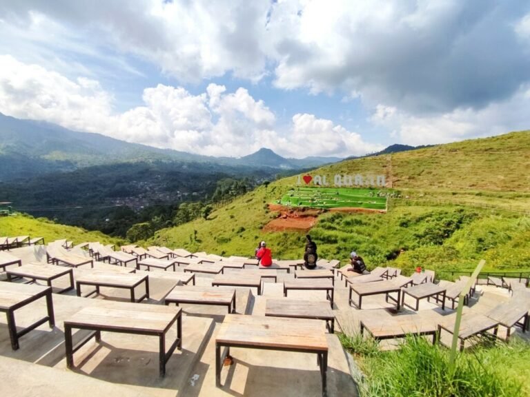 Pemandangan perbukitan di cicalengka dreamland 1024x768 1 768x576