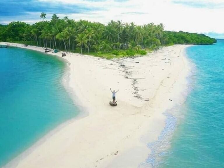 kawasan Taman Nasional Wakatobi Kabupaten Wakatobi Sulawesi Tenggara amalhermawan e1592997853722 1024x768 1 768x576