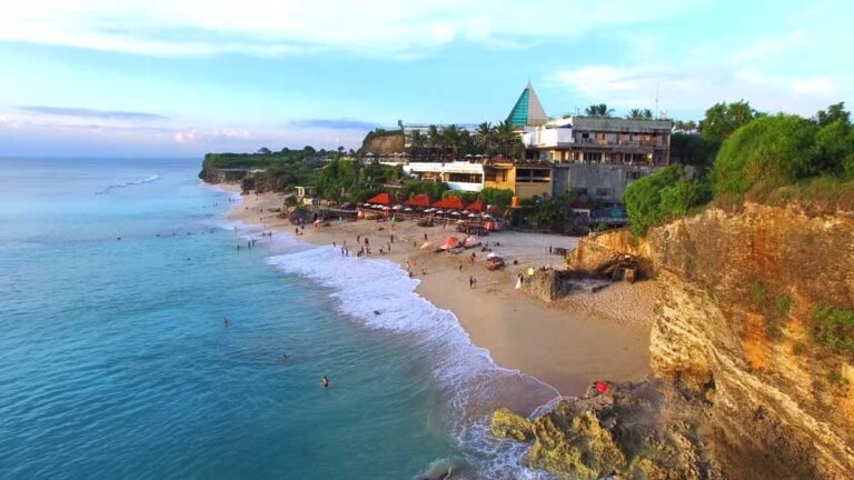 uluwatu temple and dreamland beach tour 6f836233dcd6f4cee6c424a3a81bb8fc5aab9980 768x432