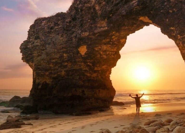 viral batu bolong ikon pantai mbawana sumba ambruk begini penampakannya RkOkj9nQOx 768x552