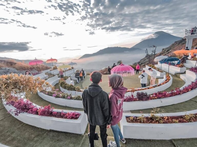 Batu Angkruk Dieng Jawa Tengah 768x576
