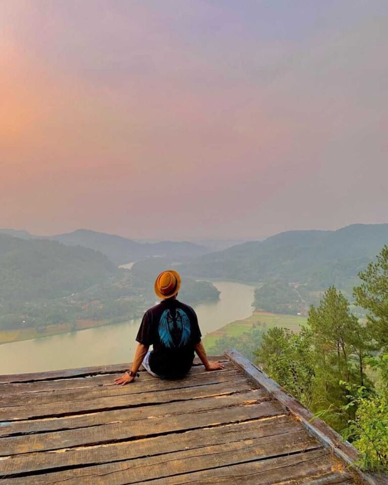 Wisata Bukit Watu Meja3 768x960