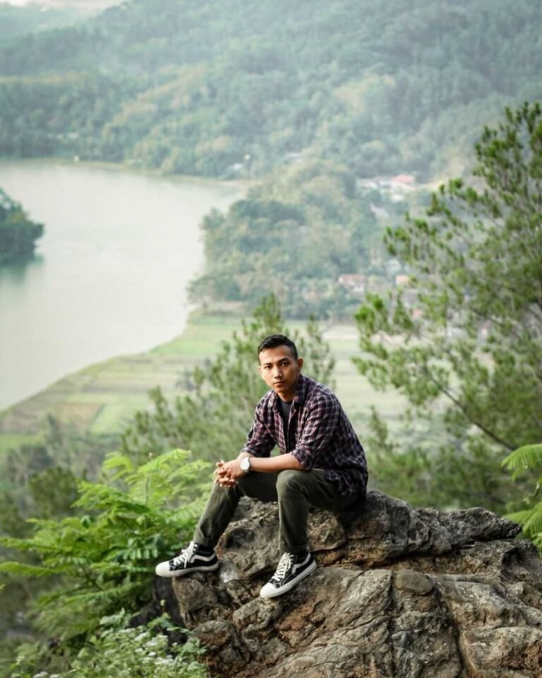 Wisata Bukit Watu Meja5 768x960