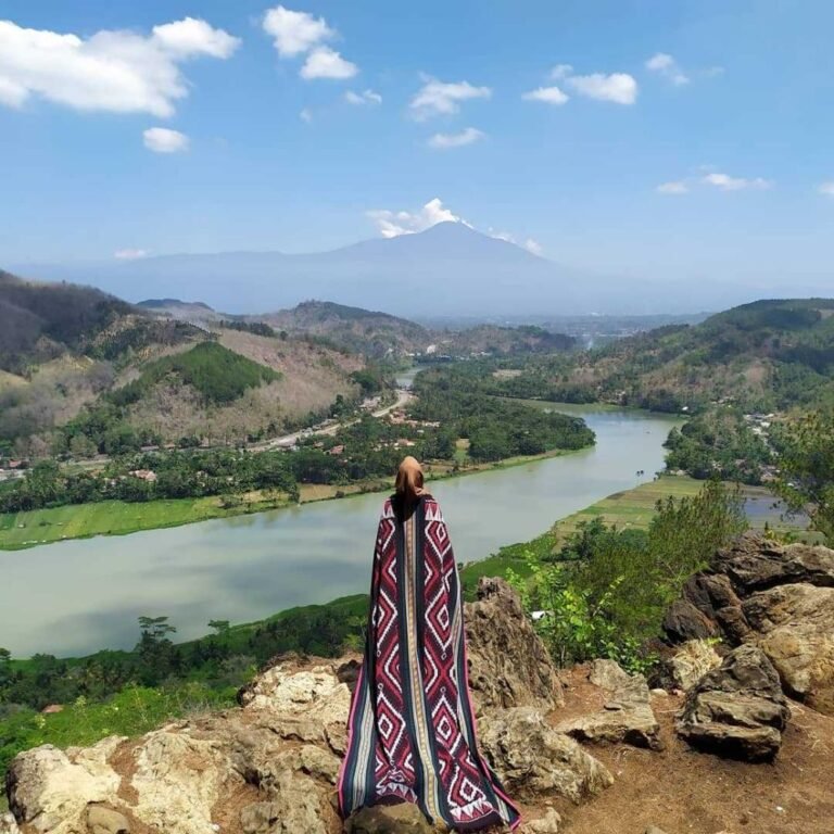 Wisata Bukit Watu Meja6 768x768