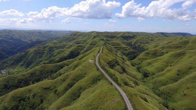bukit tanarara sumba 768x432