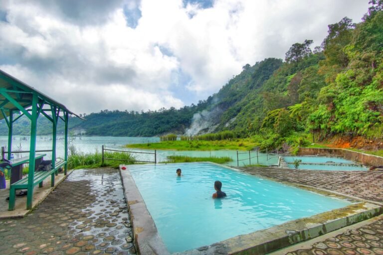 harga tiket masuk telaga bodas garut jawa barat 768x512