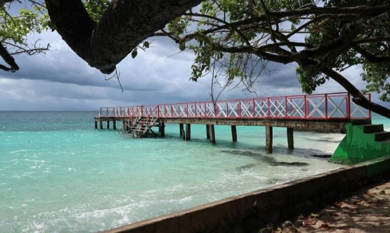 Pantai Liang Maluku3 768x460