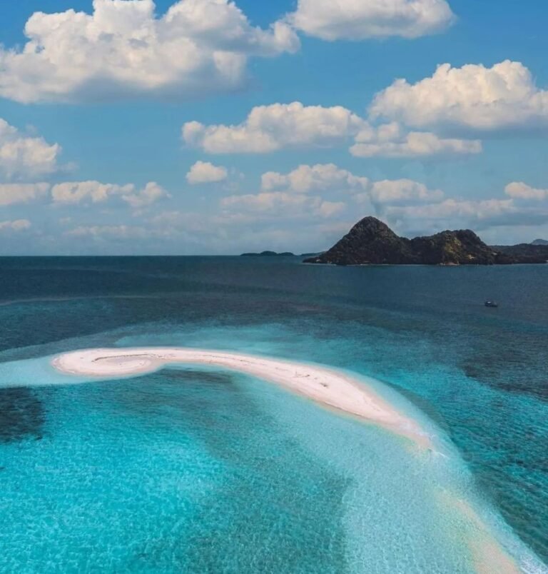 Wisata Pulau Bawean Gresik 768x804