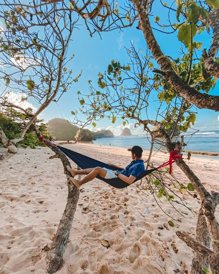 Pantai Watu Leter Malang4 768x960