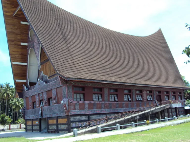 Gereja St. Mikhael6 768x576