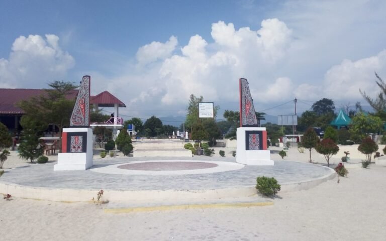 Pantai Pasir Parparean7 768x480