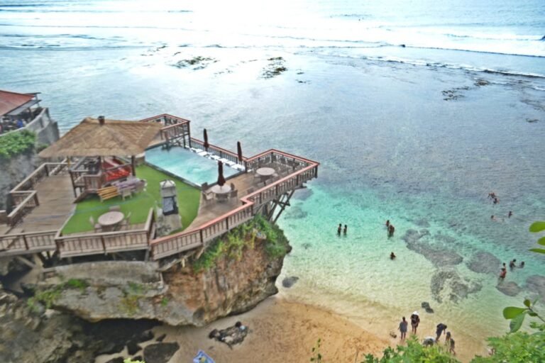 Pantai Suluban12 768x512