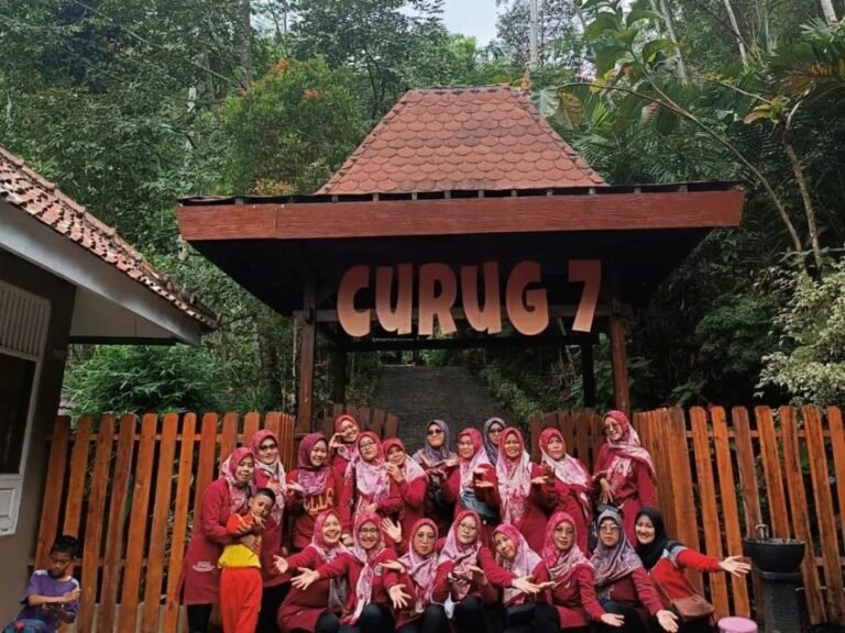 curug pitu banjarnegara2 768x576