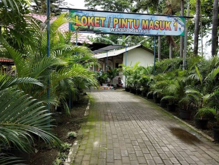 pacet mini park mojokerto2 768x577