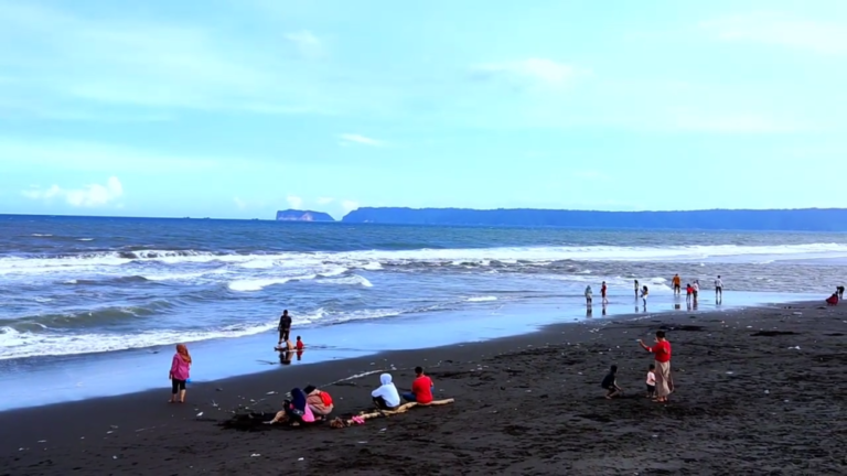 pantai cemara jember5 768x432