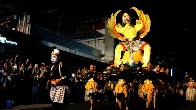 65222013d0b18 wayang jogja night carnival wjnc 8 puncak hut kota yogyakarta wisata 768x432