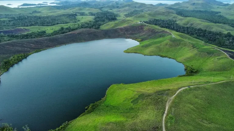 danau love jayapura papua sukputra 768x432