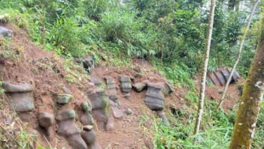 Batuan Purba — Suasana di lokasi ditemukannya batuan purba di perbukitan Igir Karem, Desa Karangjambu, Kabupaten Purbalingga, Senin (29/12/2025). (TRIBUN JATENG/Farah Anis Rahmawati)