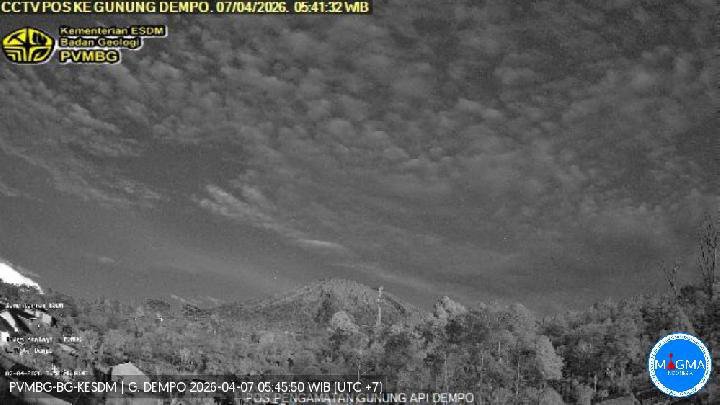 Gunung Dempo meletus